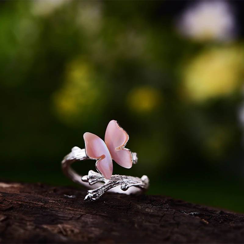 DELICATE SHELL BUTTERFLY RING Rings