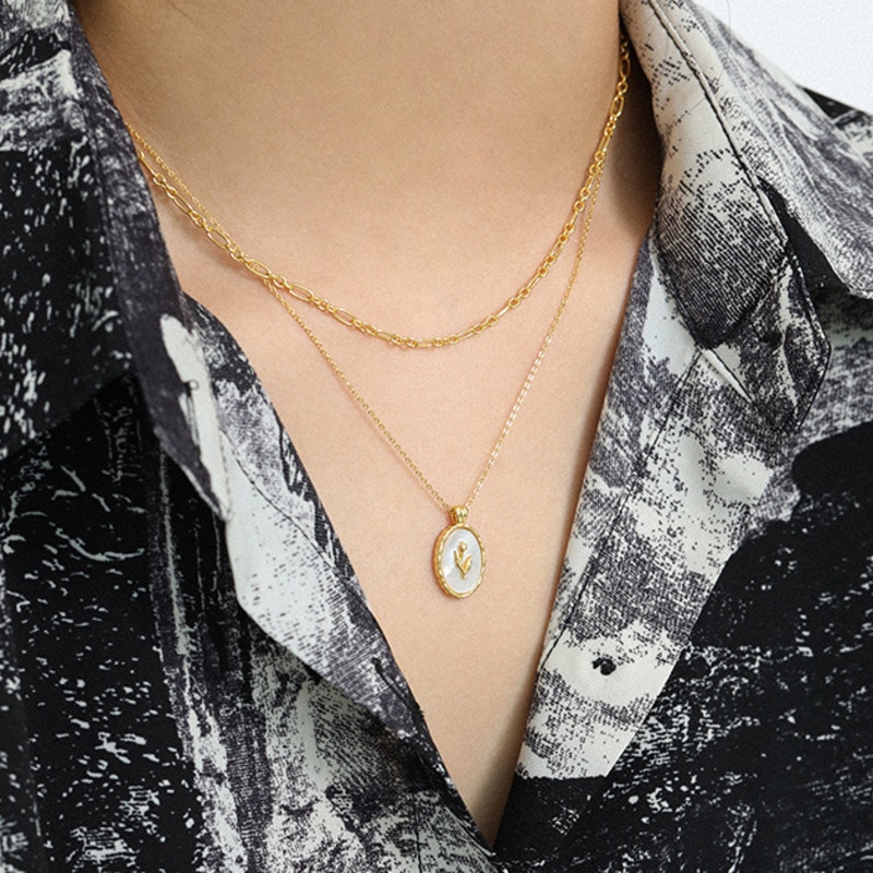 Elegant Tulip Shell Necklace in gold worn