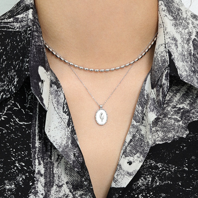 Elegant Tulip Shell Necklace in silver worn