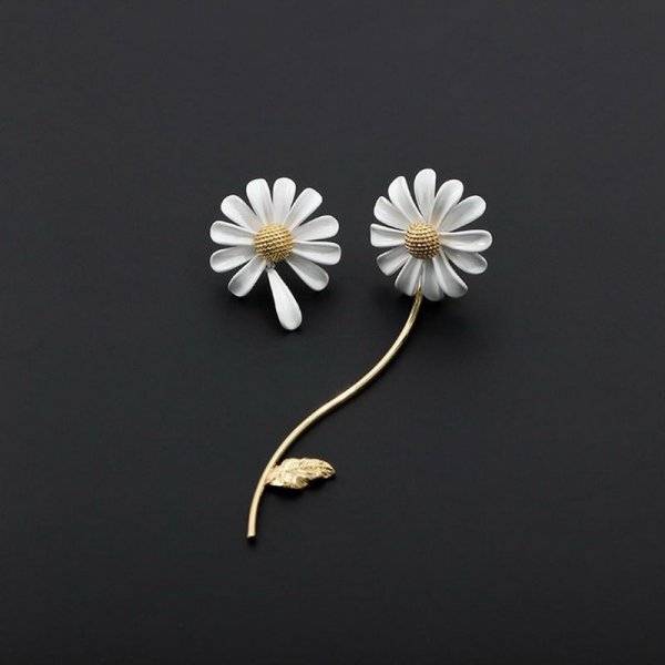 Korean Style Cute Small Daisy Flower Stud Earrings For Women Girls Sweet Statement Asymmetrical Earring Party Jewelry Gifts Earrings