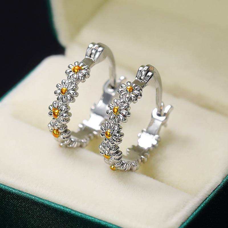 Huitan Delicate Daisy Round Hoop Earring Versatile Women Accessories Gift Romantic Bridal Marriage Earring Statement Jewelry Hot Earrings